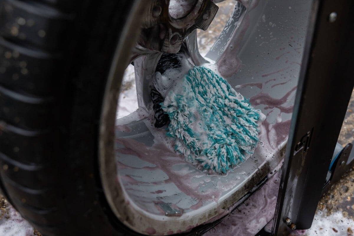 Plush Microfibre Wheel Mitt - Image 7