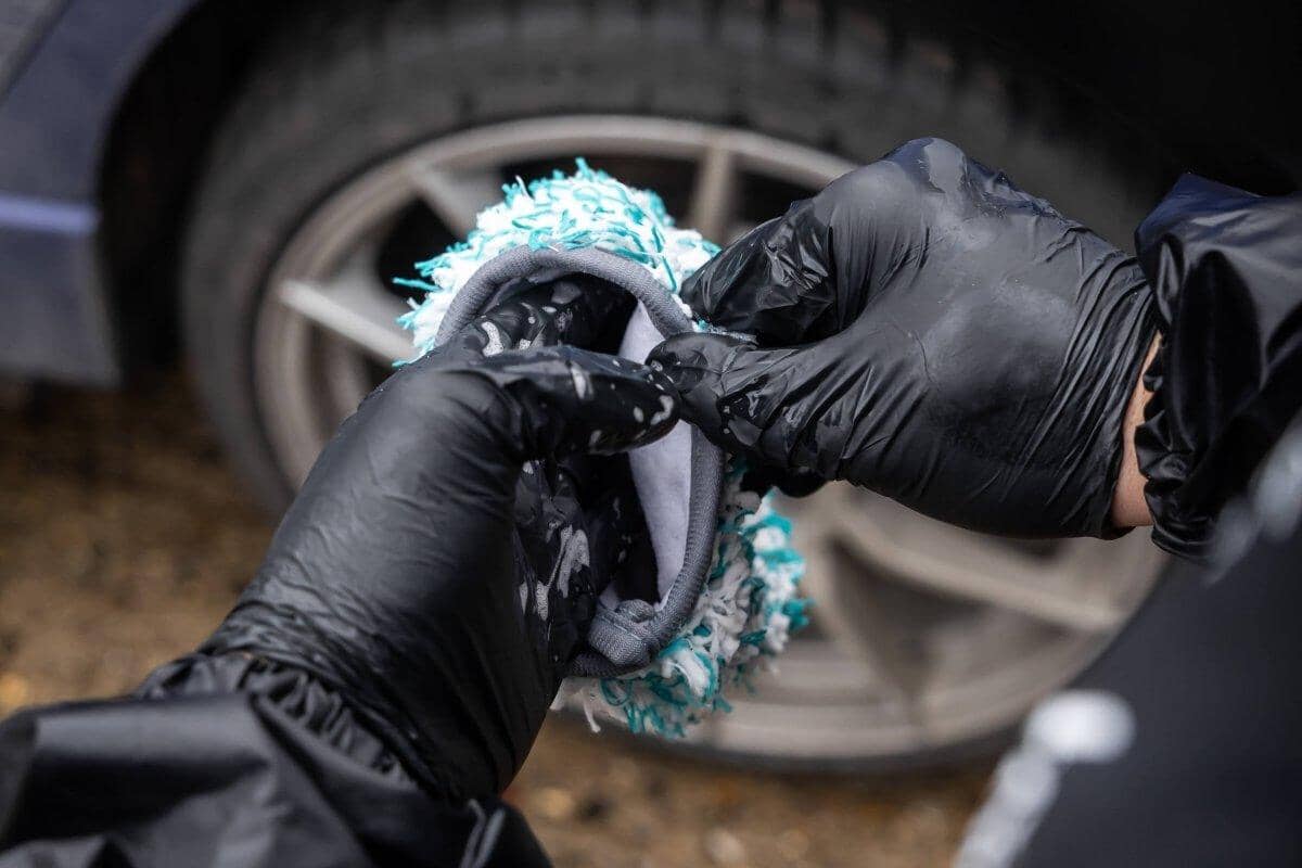 Plush Microfibre Wheel Mitt - Image 8